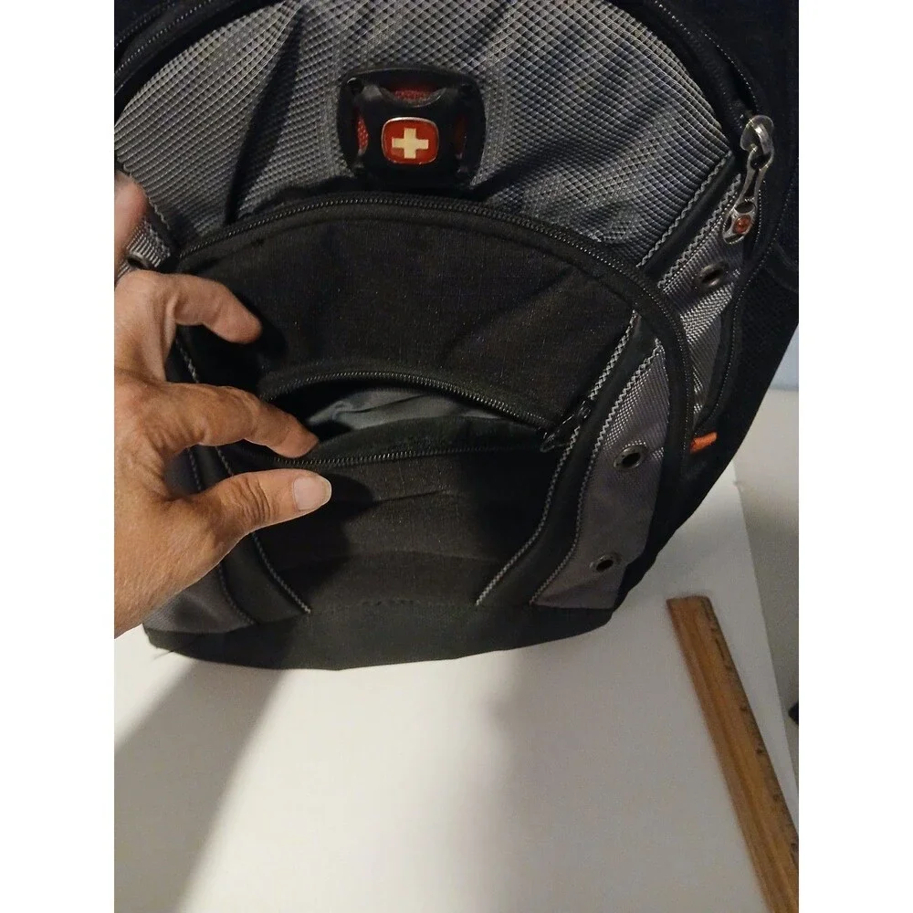 SWISS GEAR Synergy Pro 16 inch Laptop Backpack Black & Gray